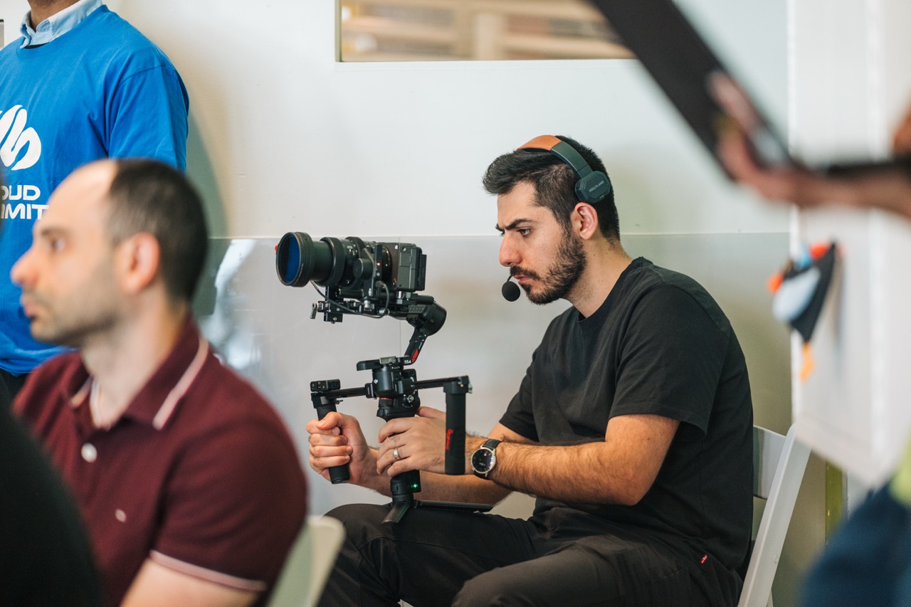 Rolling on a gimbal from the front row of a summit session